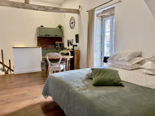 Fontevraud-l'Abbaye Apartment | Studio la Grange