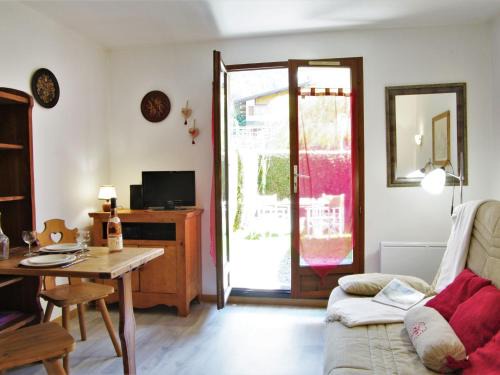 Les Houches Apartment | Studio Les Chamois by Interhome