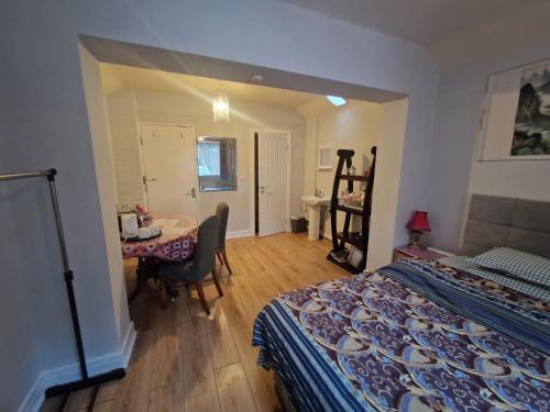 Cleedownton Apartment | Studio Lickey Hills Near Attractions Garden Pet Ok