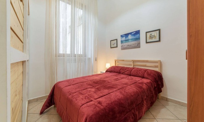 Esquilino Apartment | Studio located on the fourth floor of a renovated period building with a lift (not suitable for the disabled).In approximately 40 square meters of space, it comfortably accommodates 3 people.In a few minutes you can walk to the Colosseum, the Basilica of