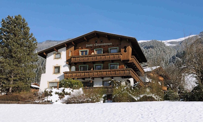 Hart im Zillertal Apartment | Studio mit Balkon