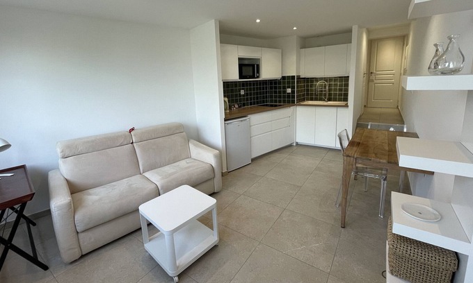Lyon City Centre Apartment | Studio near Fourvière in a quiet area with a view of the Alps, the Saône and old Lyon