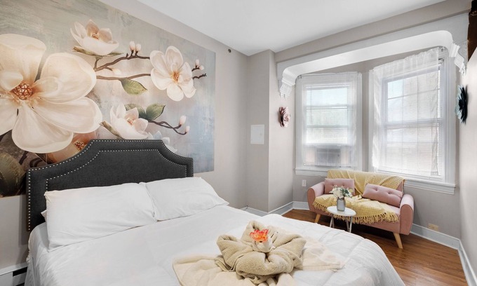 Gayborhood Apartment | Studio Near Historic Sites