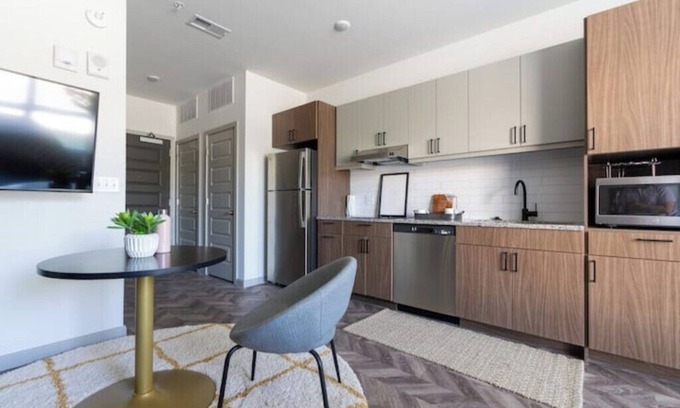 Urbana Apartment | Studio near UIUC/Yugo Guest Suites Bnn