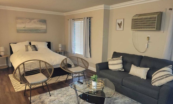 Burbank Apartment | Studio near Universal Studios and downtown Burbank
