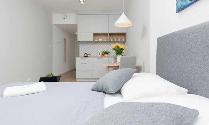 Bielany Apartment | Studio Nocznickiego 2 Guests by Renters