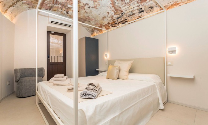 Old Town Apartment | Studio 'Pardo 03' with Wi-Fi and Air Conditioning