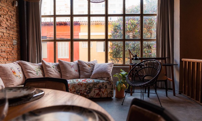 Itaim Bibi Apartment | Studio PHIQ Upper is a super charming studio in the heart of Itaim Bibi!