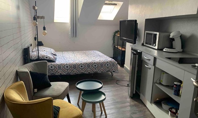 Orleans Apartment | Studio proche gare centre ville au calme côté cour