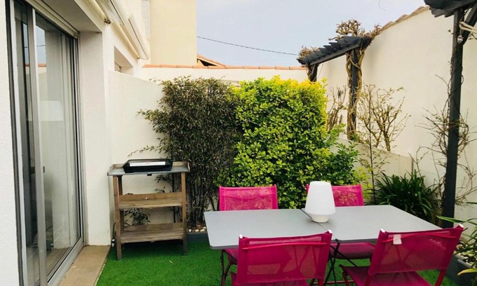 Noirmoutier-en-l'Ile Apartment | Studio rénové à deux pas de la plage des Lutins - Terrasse privée, parking et animaux acceptés - FR-1-426-515