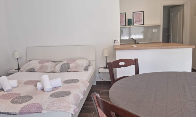 Brulo Apartment | Studio Raven N1 in Porec