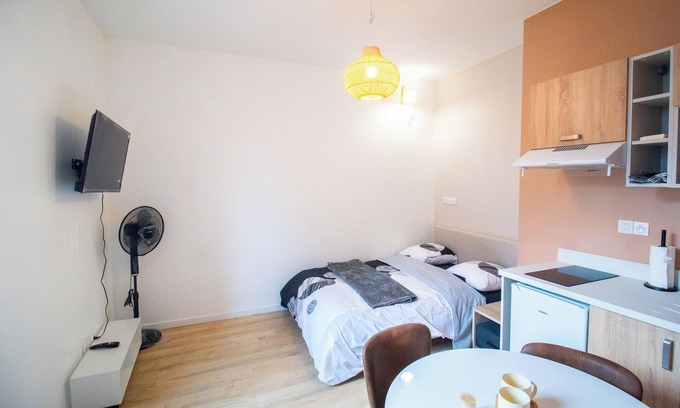 Chatellerault Apartment | Studio Saint Jacques, Châtellerault