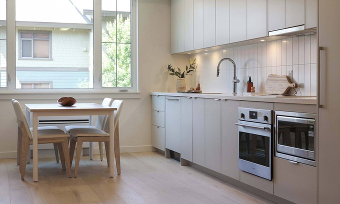Rossland Apartment | Studio | Sleeps 2-4 | The Crescent Condos