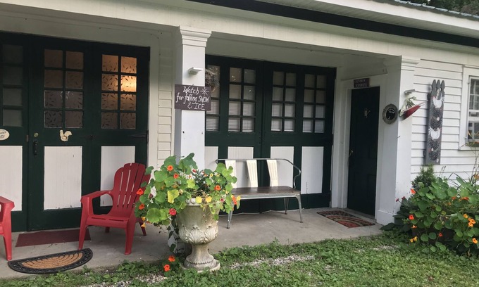 Bennington Apartment | Studio style farm stay