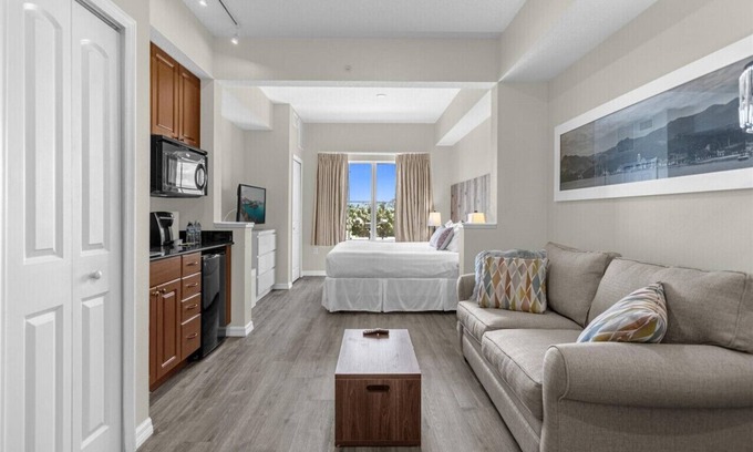 Florida Center Apartment | Studio · The point Studio 10 min Universal