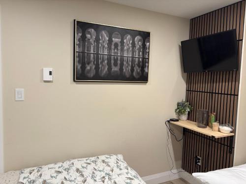 Terra Nova House | Studio unit with private entrance, 2 bed 1 bath