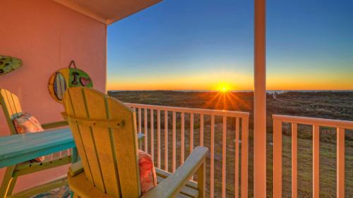 Port Aransas House | Studio w Balcony Pools Direct Beach Access Seaside Blessing by AvantStay