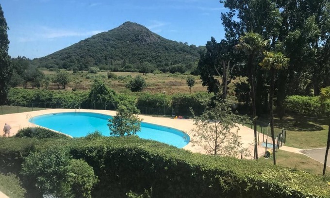 Mandelieu-La-Napoule Apartment | Studio with pool at the foot of Esterel