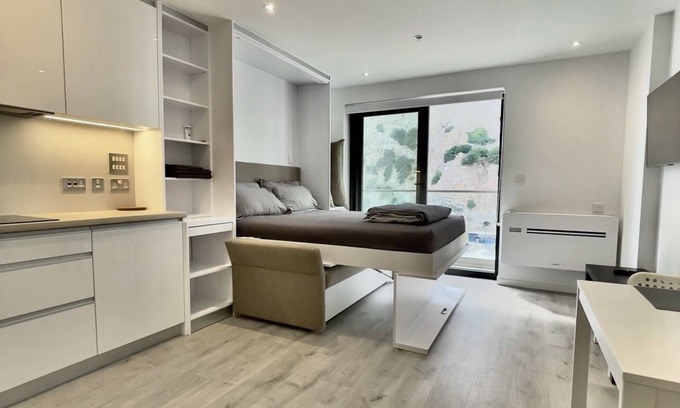 Gibraltar Apartment | Studio with a balcony facing the rock near the beach and city centre
