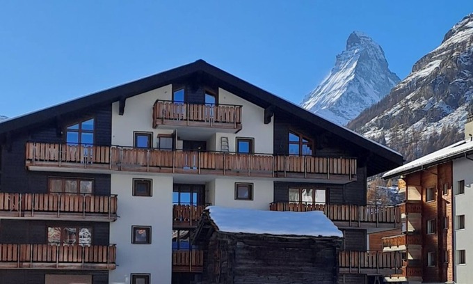 Zermatt Apartment | Studio with balcony, top location.