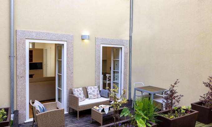 Foz do Douro Apartment | Studio with courtyard, at 3 min walking from the beach and 20 from center by BUS