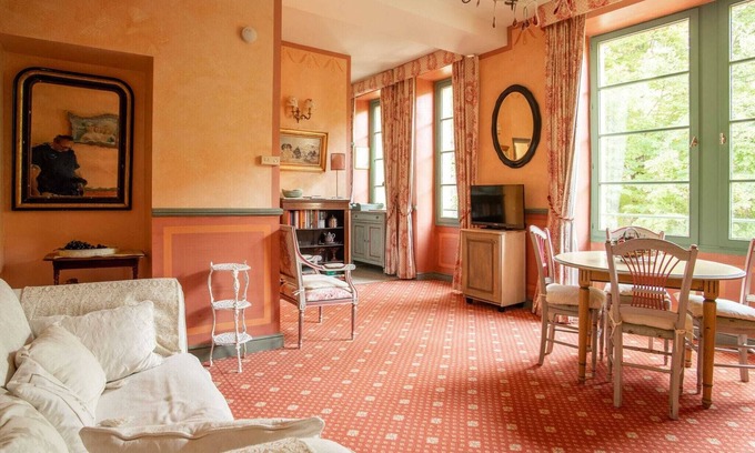 Montbrun-les-Bains Apartment | Studio with pool in garden Park, naerby spas and views at the Mont Ventoux.