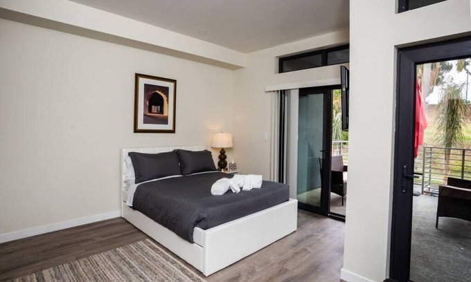 Bankers Hill Apartment | Studio with Large Balcony- San Diego Gateway