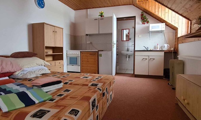 Jetrichovice Apartment | Studio with private garden and indoor pool