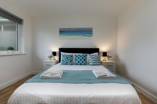 Grange Apartment | Stunning 1-Bedroom Apartment with Private Balcony - Tower Point, Enfield