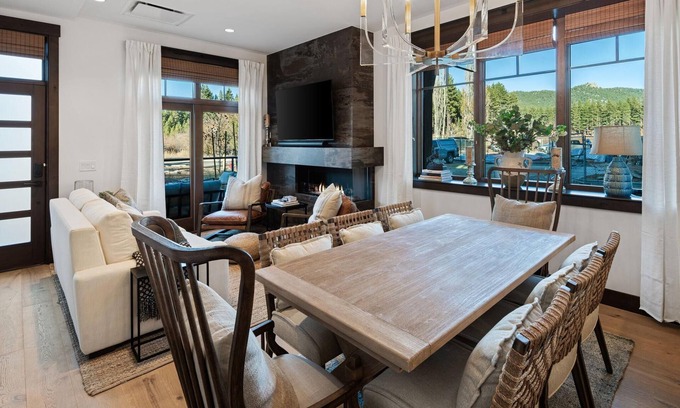 Stateline Condo | Stunning 1256 sqft. 2 bed, 2.5 bath Condominium