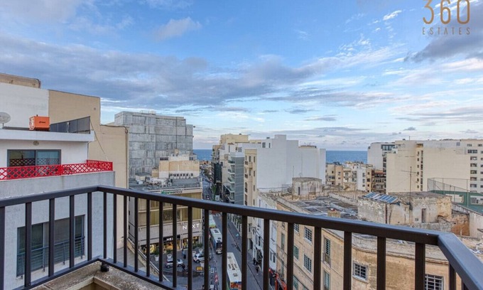 Sliema Apartment | Stunning 2BR Apt with Panoramic Sliema Views!