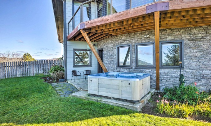 Smith River Apartment | Stunning 360 Ocean Views, Near Redwoods NP!
