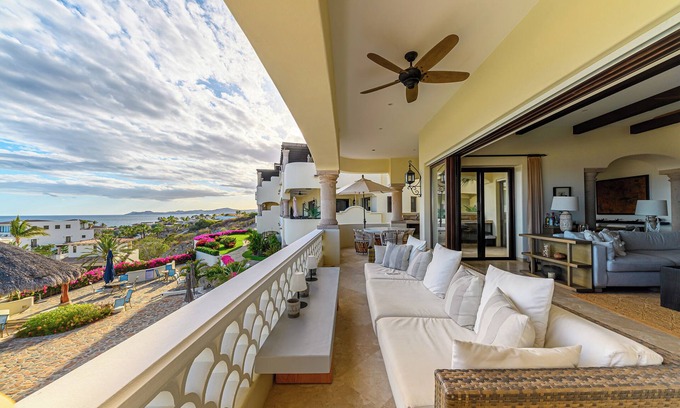 Buzzards Condo | Stunning 3BD Oceanview condo with access to infinity pool and jacuzzi