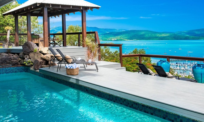 Airlie Beach House | Stunning 5 Bedroom Holiday Home in the heart of Airlie Beach with.