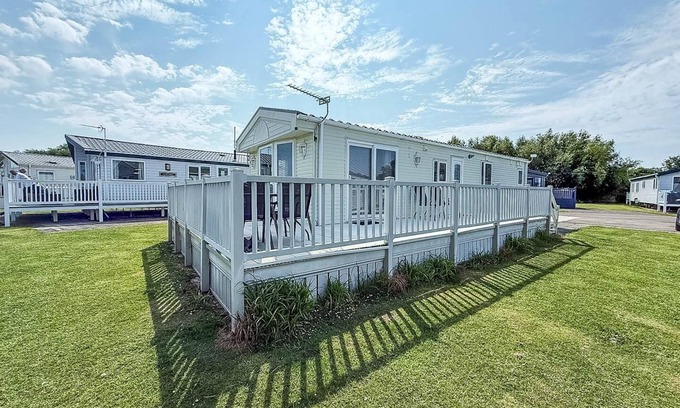 Hunstanton House | Stunning 6 berth caravan at Manor Park in Hunstanton Norfolk ref 23194K