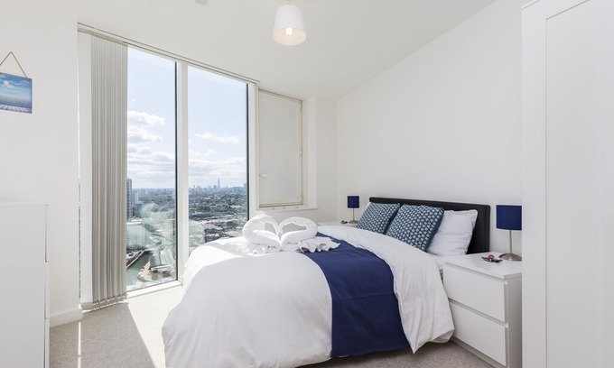 Stratford and New Town House | Stunning apartment on 30th floor in London Olympic park