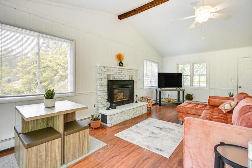 Au Gres House | Stunning Au Gres Retreat with Grill Less Than 1 Mi to Marina
