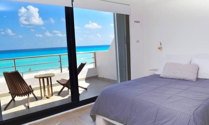 Zona Hotelera Condo | Stunning beach views, amazing spot at Villas Marlin, steps away from the beach.
