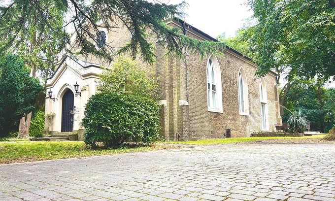 Uxbridge South House | Stunning converted church perfect for a weekend celebration
