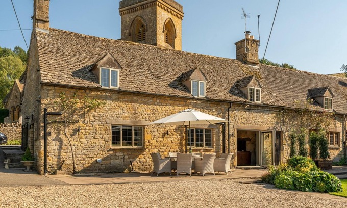 Snowshill Village House | Stunning Cotswold Cottage in Snowshill, Broughwood