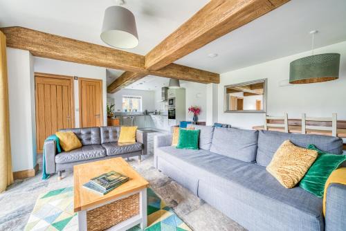 New Forest District House | Stunning Cottage in New Forest with Log Burner
