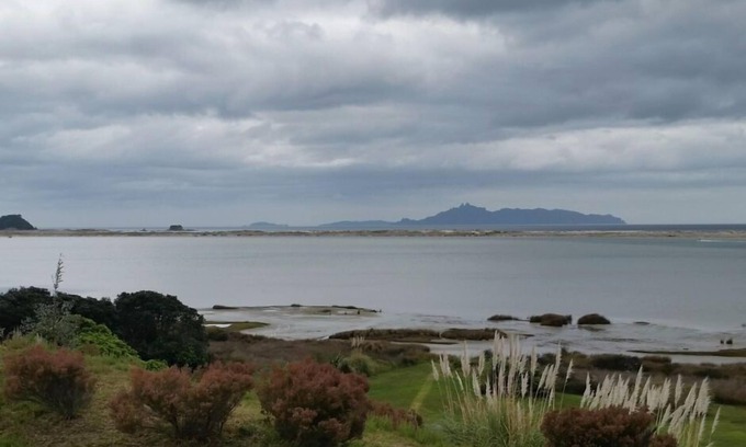 Mangawhai Heads House | Stunning estuary and coastal views