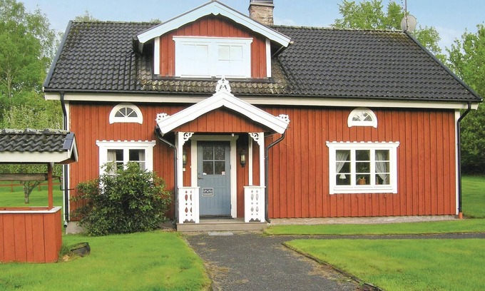 Almhult House | Stunning home in älmhult with kitchen
