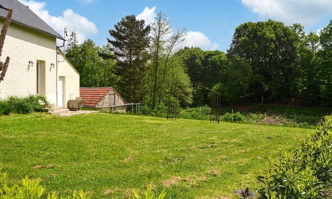 Bugeat House | Stunning home in Bugeat with kitchen