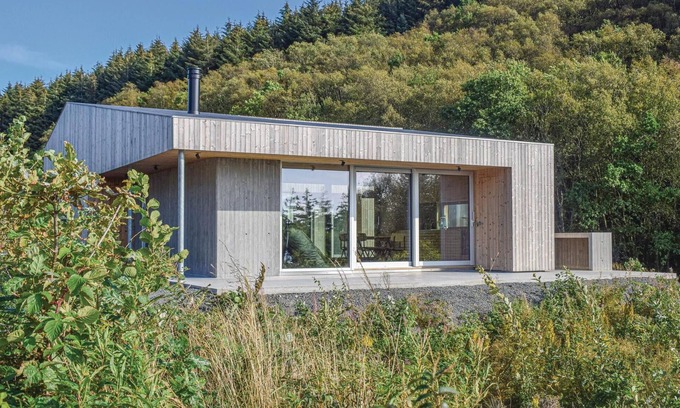 Lyngdal House | Stunning home in Lyngdal with kitchen