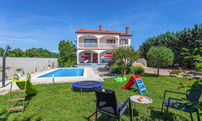 Nedescina House | Stunning home in Nedescina