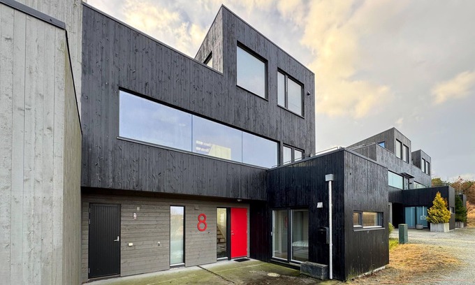 Osthusvik House | Stunning home in Rennesøy with WiFi