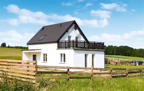 Przywidz House | Stunning Home In Sucha Huta With Wifi