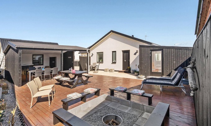 Thyboron House | Stunning home in Thyborøn with WiFi