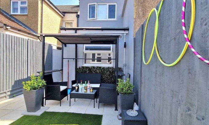 West Thurrock House | Stunning home near CentralLondon, Ideal for Groups